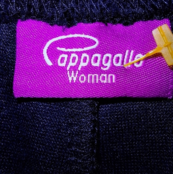 A bundle of ladies lounge pants in a size 3X. Yogalicious and Cappagallo. - Picture 4 of 13